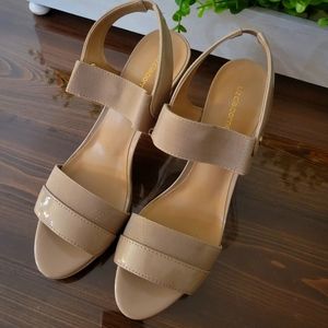 Liz Claiborne nude heels size 8